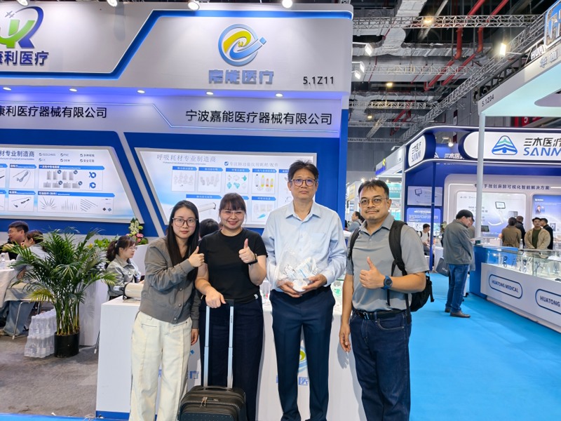 ¿Qué dispositivos médicos respiratorios mostró Ningbo Jianeng en la 93ª CMEF?